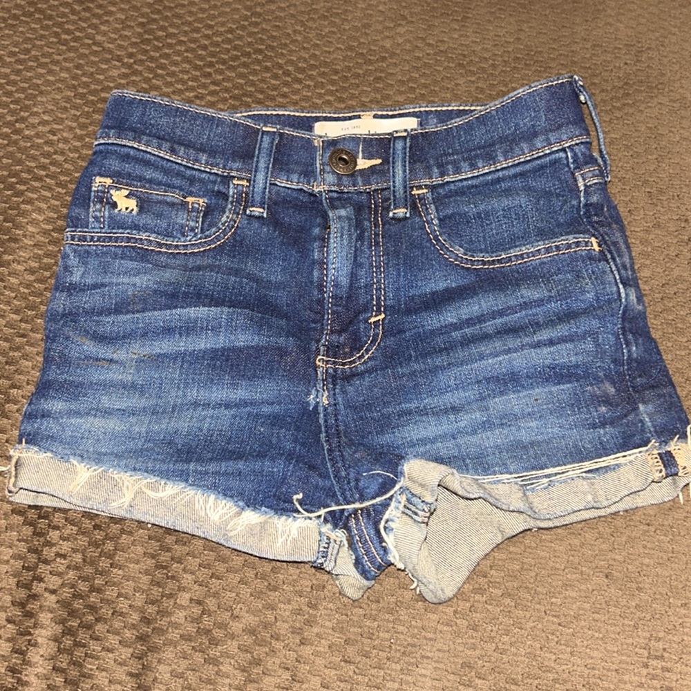 Abrecrombie & Fitch KIDS Girls Jean Shorts size 10 like new! Jeans! A&F Trending